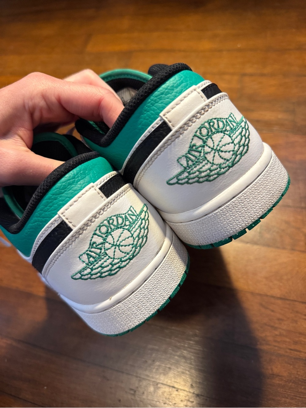 Jordan 1 Lows in Green and White - Picture 2 of 8